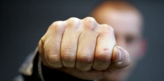 На Павлоградщині юнак побив літнього чоловіка