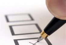 В Павлограде неизвестные собирали личные данные избирателей