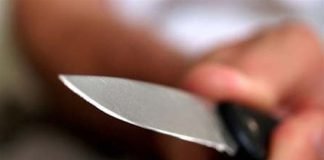 После двухдневного запоя бывший зэк ударил товарища ножом