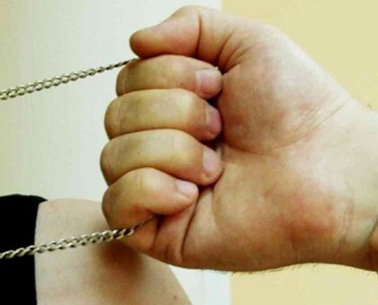 В Павлограді розгулялись «рвачі» ланцюжків, сережок, сумок
