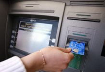 Нацбанк заборонив вільно користуватись зарплатними картками