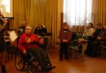 В міський транспорт я заповзаю на четвереньках…