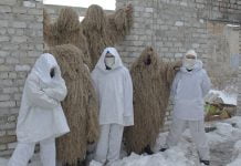 Павлоградські майстрині шиють для бійців костюми-«кікімори»