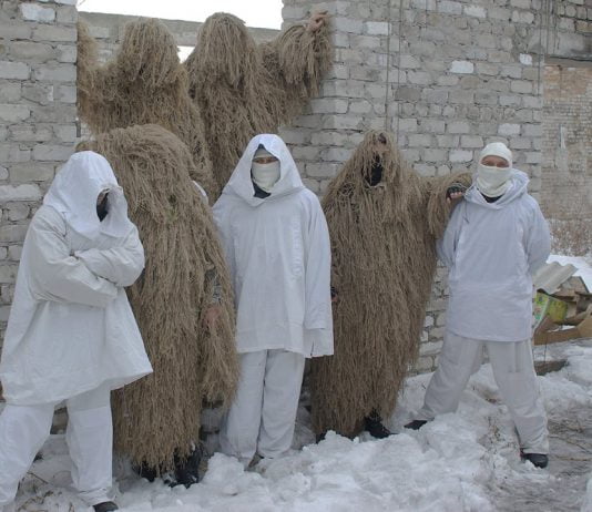 Павлоградські майстрині шиють для бійців костюми-«кікімори»