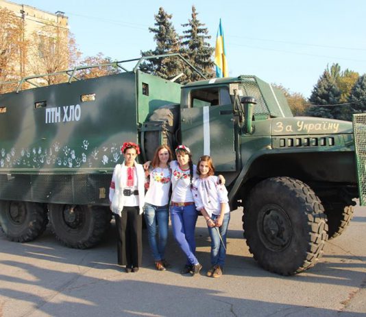 Волонтери з села Вербки ремонтують автомобілі для АТО (ФОТО)