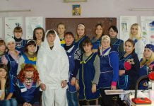 Павлоградські жінки зшили для військових 35 зимових маскувальних костюмів