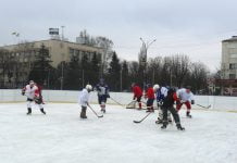 Міську ковзанку Павлограда облюбували хокеїсти (ФОТО і ВІДЕО)