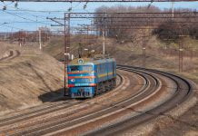 На залізничній станції Павлограда затримано крадія, який намагався розібрати колію