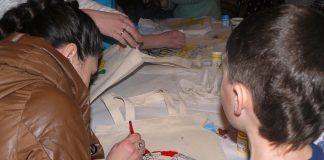 Павлоградці розмальовували еко-сумки (ФОТО)