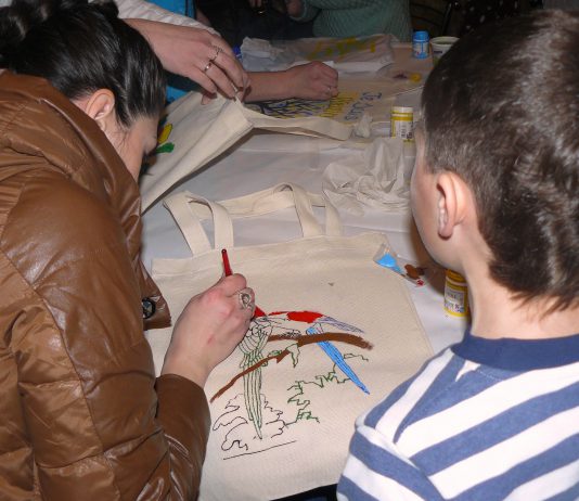 Павлоградці розмальовували еко-сумки (ФОТО)