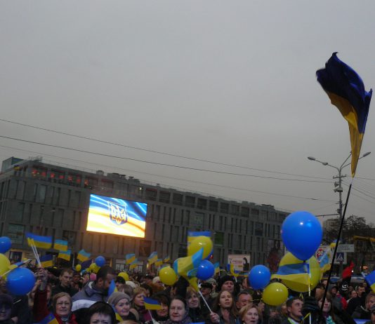 Суботнє віче у Дніпропетровську: сотник Парасюк, Ляшко, Руслана та багато інших (ФОТО)