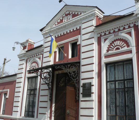 Ночью в Павлограде обокрали театр (ФОТО)