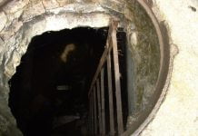 За кражу крышек люков мужчины получили по 2 года условно