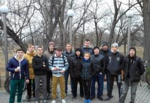 Молодь почала прибирати парк ім. 1 травня