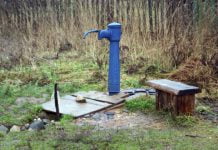 У Павлограді люди несуть з колонок… технічну воду