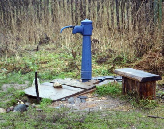 У Павлограді люди несуть з колонок… технічну воду