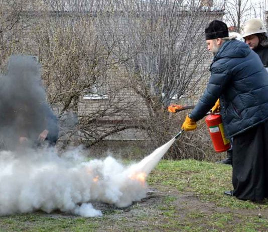 На Дніпропетровщині пожежники провели навчання для духовенства (ФОТО та ВІДЕО)