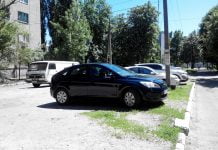 У Павлограді заговорили про проблему паркування у дворах багатоповерхівок