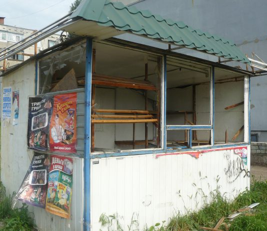 Занедбаний хлібний кіоск загрожує життю дітей