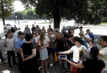 Вихованці «Школи Ірини» прийшли на мітинг до міськвиконкому (ВІДЕО)