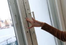 22 людини ошукала продавець металопластикових вікон