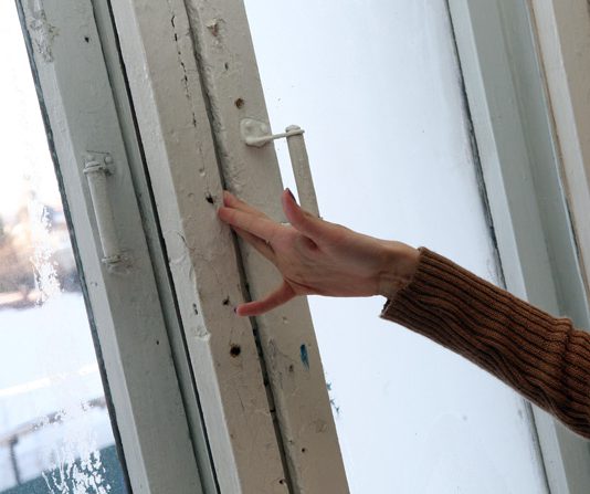 22 людини ошукала продавець металопластикових вікон
