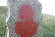 Стелу на Мавринському майдані обмальовують вже вчетверте