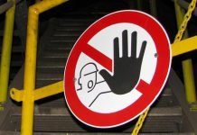 В Павлограде слесарь водоканала упал с крыши, — СМИ