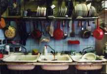 Тернівка: у комунальній квартирі жінка побила сусідку