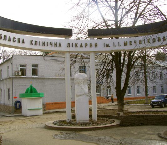 Жителя Павлоградского района с коронавирусом отправили в реанимацию