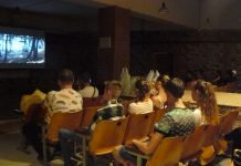 У Павлограді влаштували кінопоказ на підтримку безпритульних тварин (ВІДЕО)