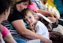 Майже половина переселенців не збираються повертатися з Дніпропетровщини на Донбас — Валентин Резніченко