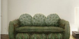 Рятувальникам довелося визволяти жінку із полону… дивану