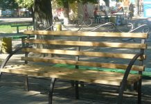 У скверах Павлограда встановили 15 нових лавок