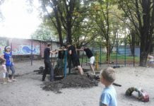 Як зробити дитячий майданчик своїми руками? На прикладі павлоградців (ФОТО)