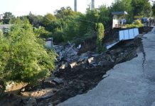 У Дніпропетровську підприємство ледь не пішло під землю через зсув ґрунту