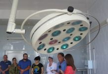 Павлоградські волонтери подарували лікарні лампу для операційної (ФОТО і ВІДЕО)