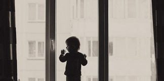 У Тернівці дитина випала з вікна