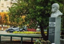 В Павлограде неизвестные попросили вернуть Ленина