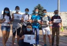 Павлоградська молодь влаштувала флешмоб проти смороду у місті (ФОТО і ВІДЕО)