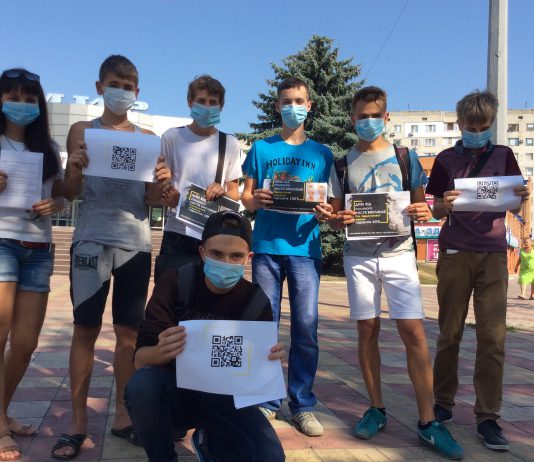 Павлоградська молодь влаштувала флешмоб проти смороду у місті (ФОТО і ВІДЕО)