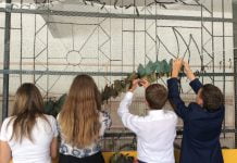 В школе №17 начали плести 10-метровую маскировочную сеть