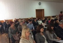 Колишні співробітники медсанчастин вимагали у депутатів виплатити їм надбавку до зарплатні (ВІДЕО)