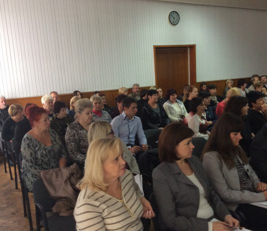 Колишні співробітники медсанчастин вимагали у депутатів виплатити їм надбавку до зарплатні (ВІДЕО)