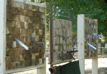 В Павлограде прошли соревнования по метанию ножей