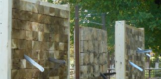 В Павлограде прошли соревнования по метанию ножей