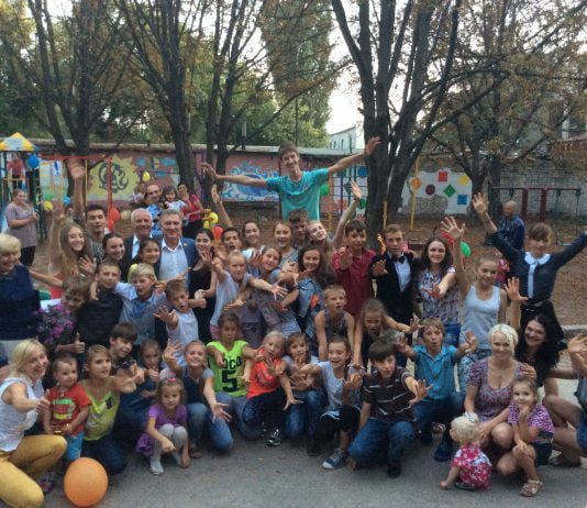 В Павлограде открыли игровую площадку, построенную «своими руками» (ФОТО И ВИДЕО)