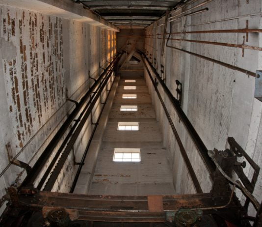 В Павлограде не работает почти половина лифтов