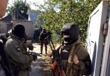 «Маски-шоу»: в Павлограде проводят обыски у членов формирования «Павлоградская Самооборона» (ФОТО и ВИДЕО)