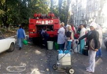 В Першотравенске воду подвозят спасатели